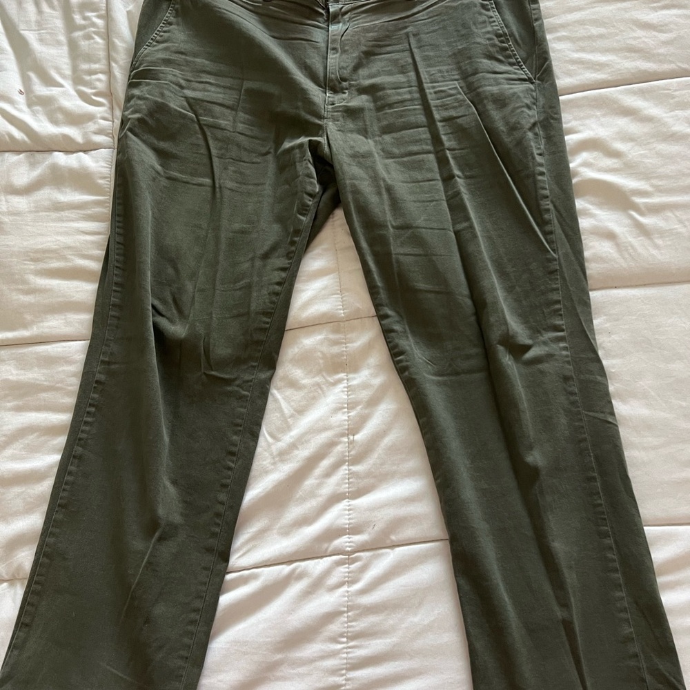 Amazon Essentials Green Chinos Comfortable Cotton Blend